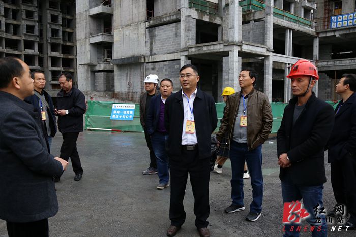 县人大常委会主任余佳祥,副主任聂毅带领州县人大代表一行视察龙山